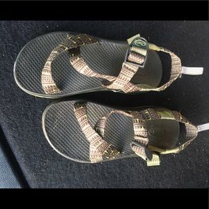 Chaco kids size 4